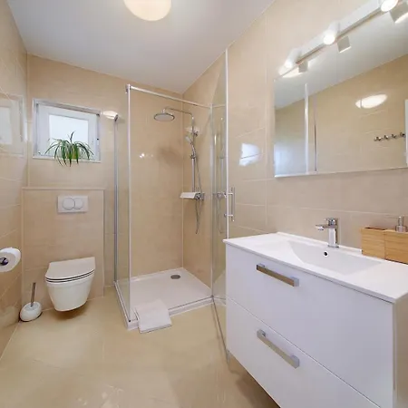 Guest house With Sea View Dramalj