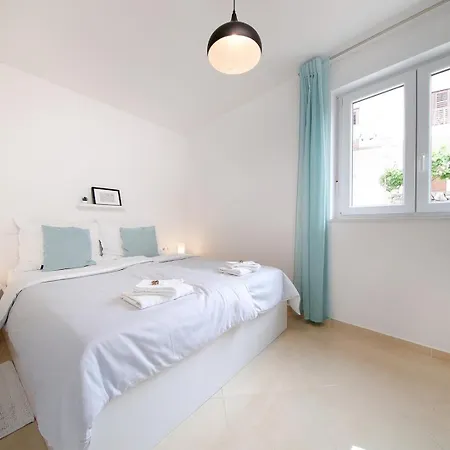 Guest house With Sea View Dramalj